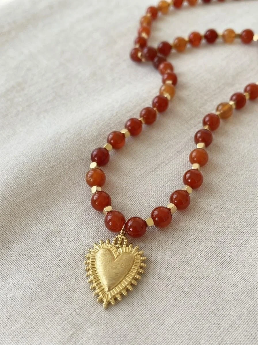 Collar Corazón Sagrado: Cornalina y baño de oro