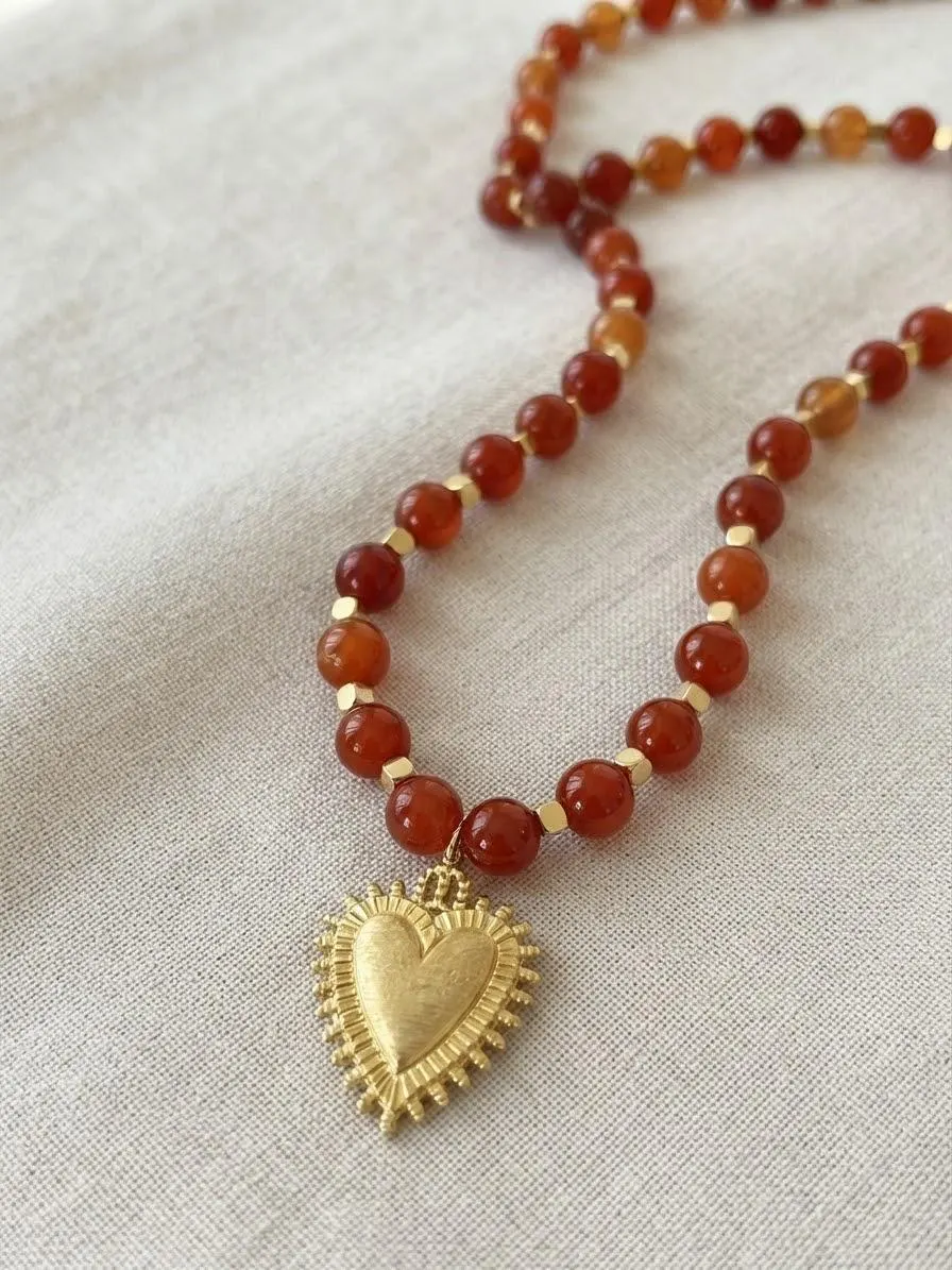 Collar Corazón Sagrado: Cornalina y baño de oro